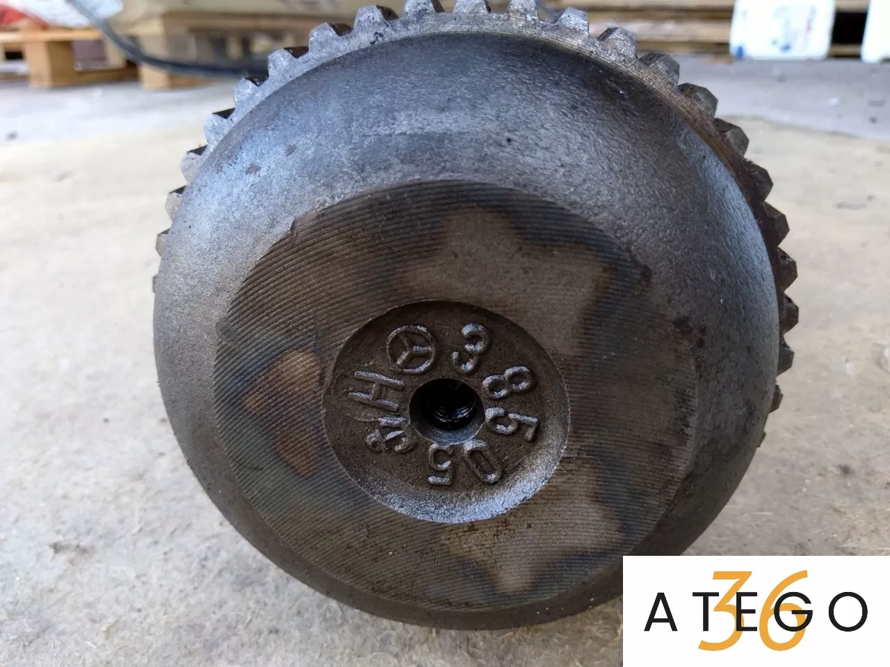 Полуось заднего моста Mercedes-Benz cо шлицами