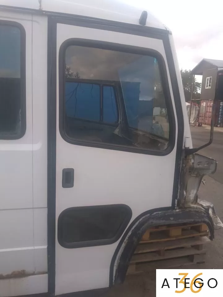 Дверь передняя правая на Мерседес-Бенц 609-814/ Vario