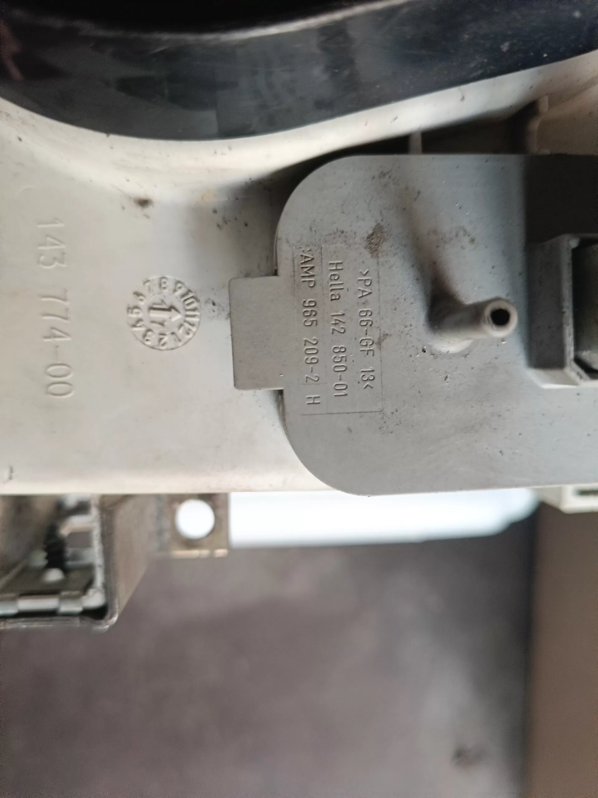 фара правая/левая Mercedes-Benz Vario