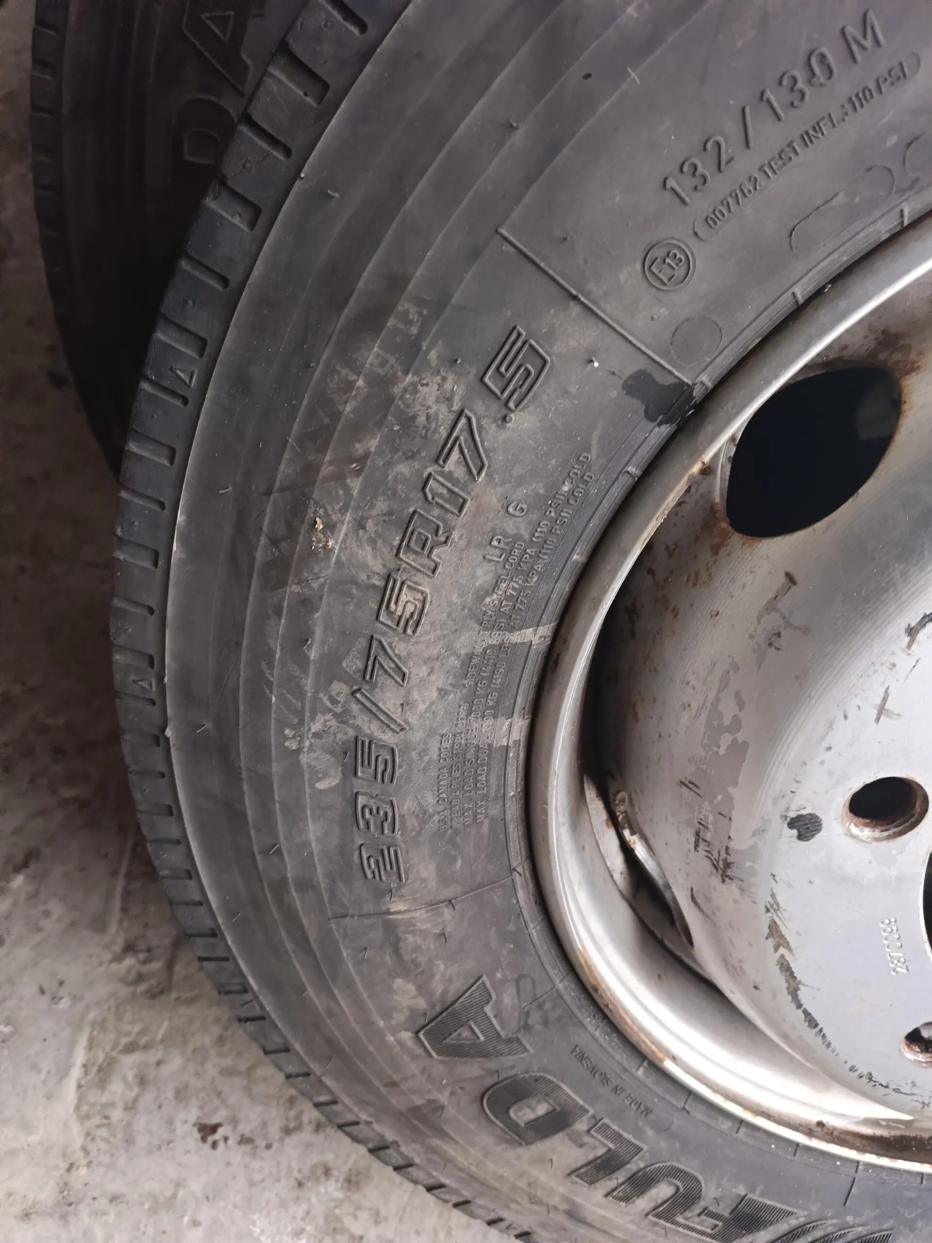 Резина 215/75*17,5 б/у 