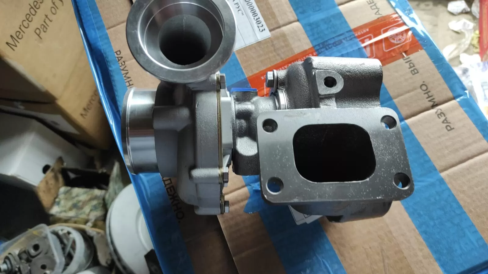 Турбокомпрессор двигателя Mercedes-Benz Atego
