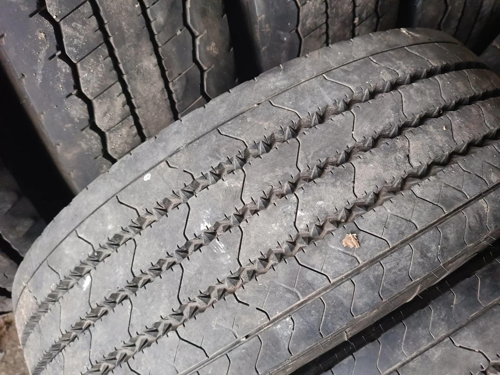 Резина 215/75*17,5 б/у 