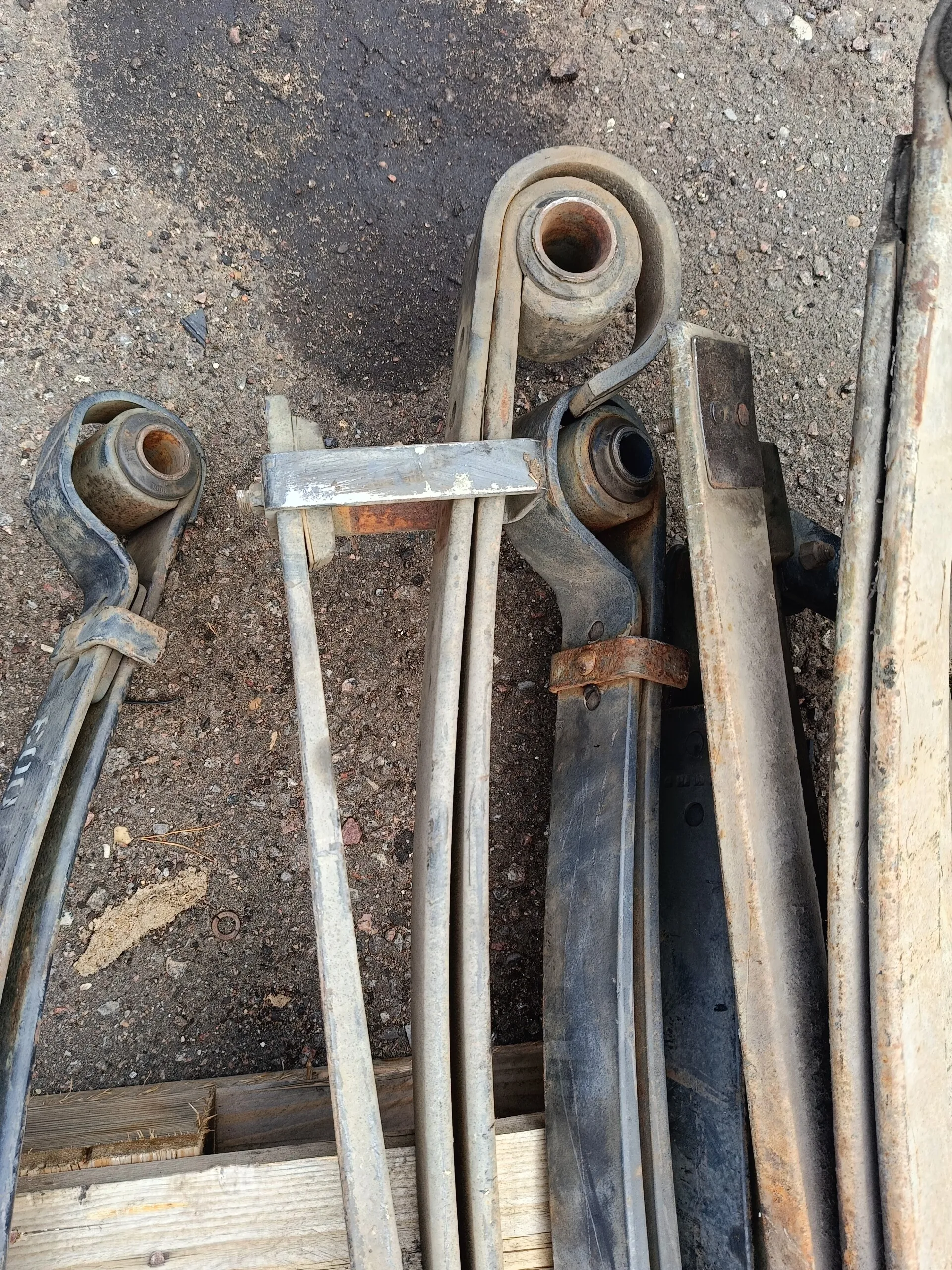 Рессора задняя трехлистовая