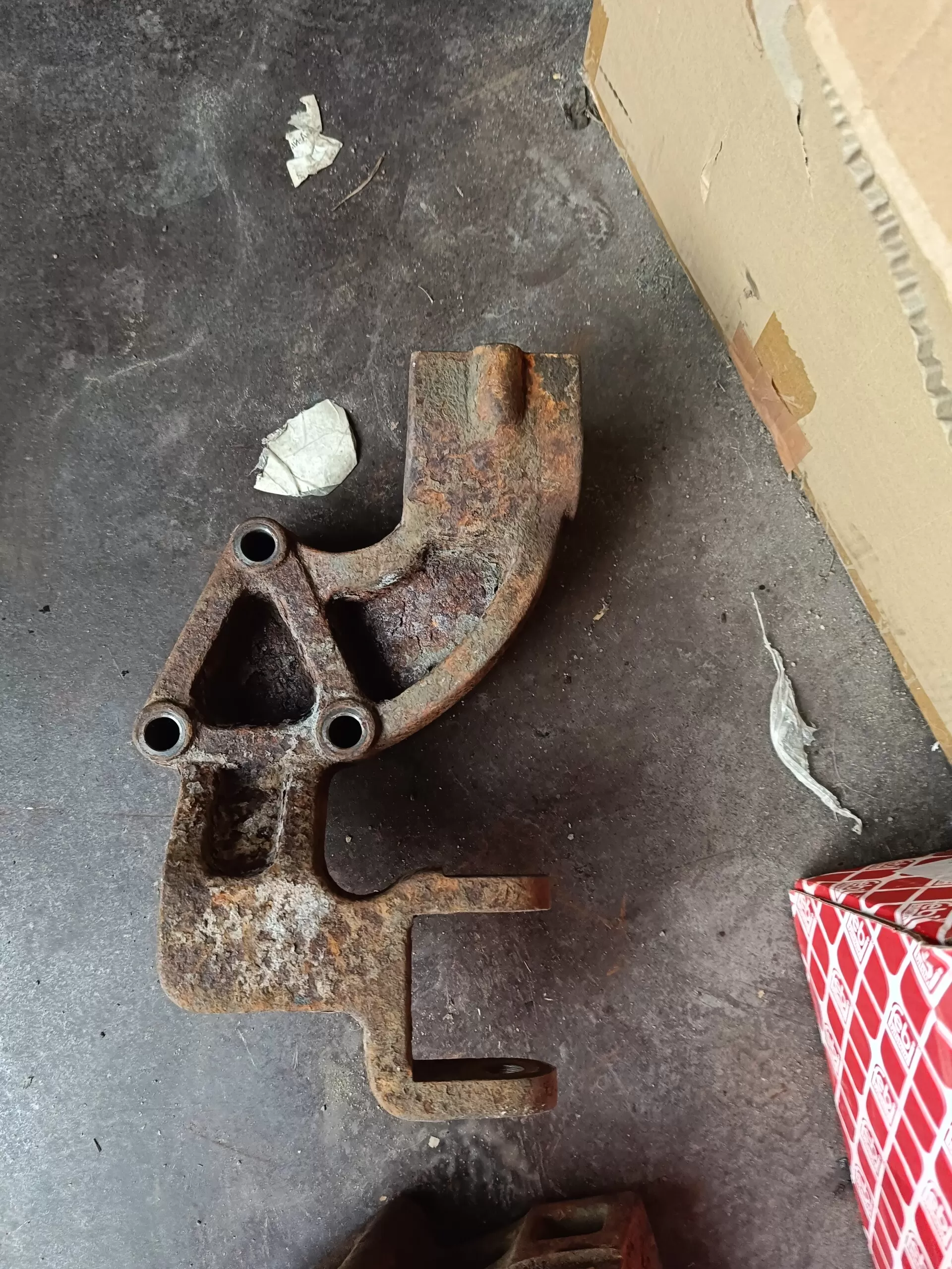 кронштейн стабилизатора заднего