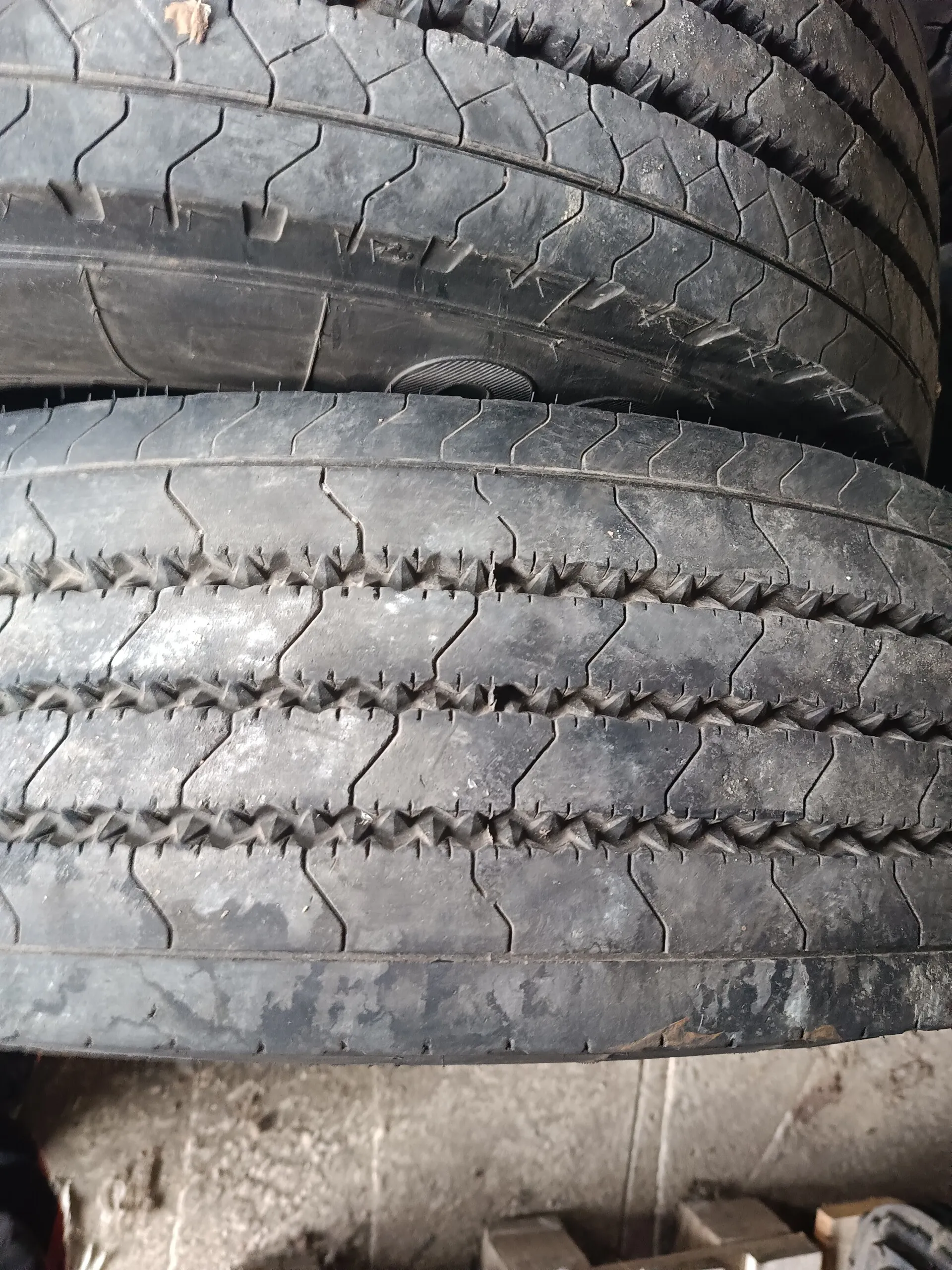 Резина 215/75*17,5 б/у 