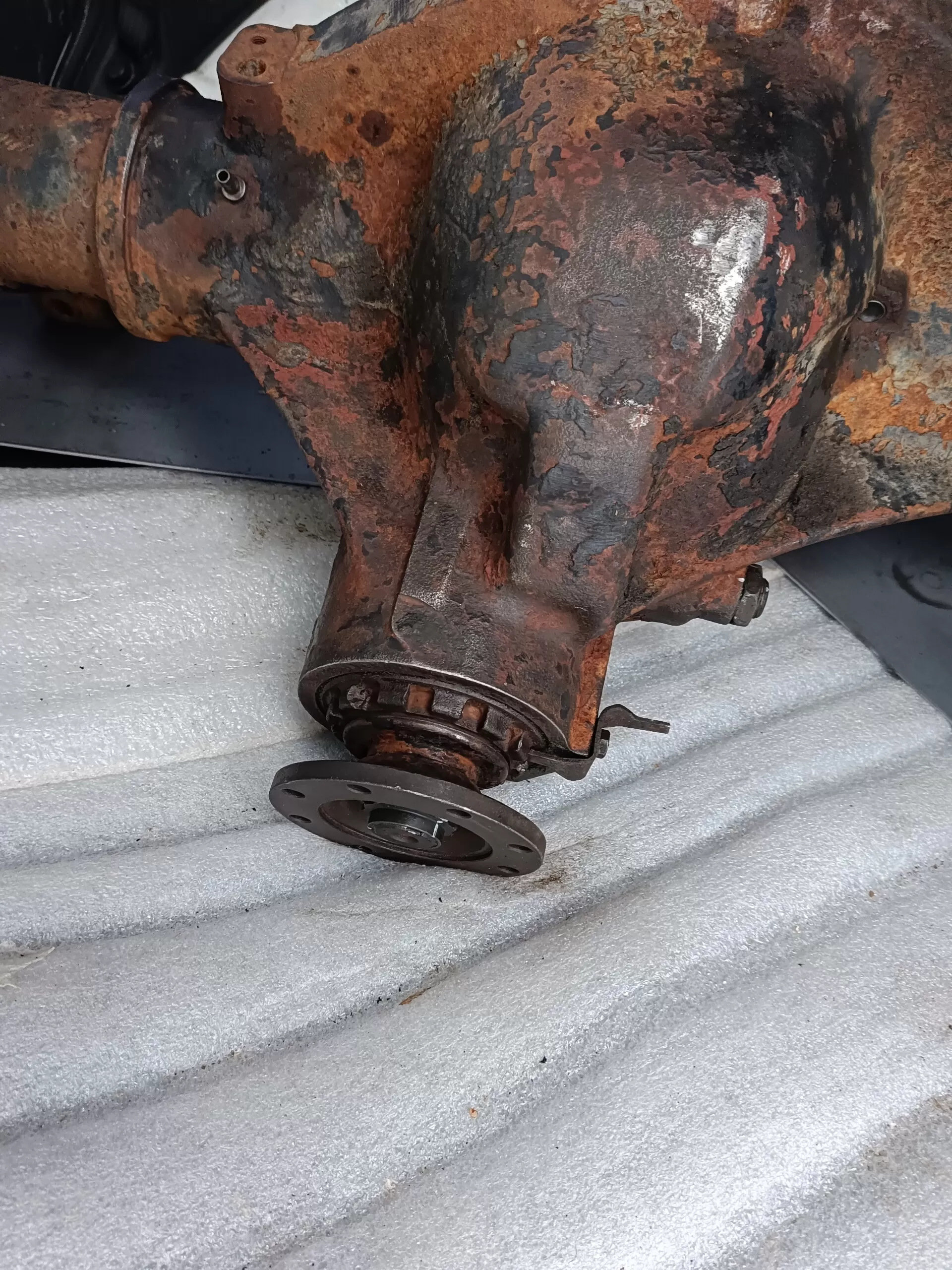 Чулок заднего моста с редуктором (передаточное (43:11) Мерседес-Бенц 814