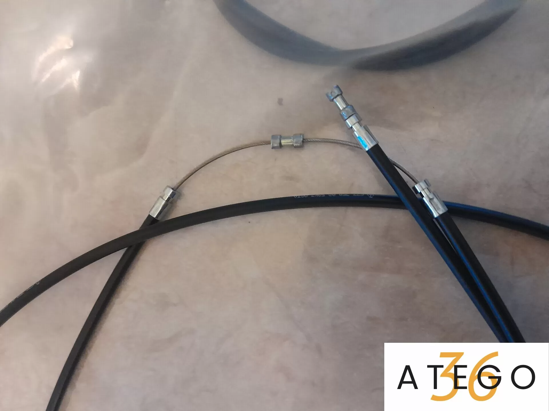 Трос капота Мерседес-Бенц 6737500259