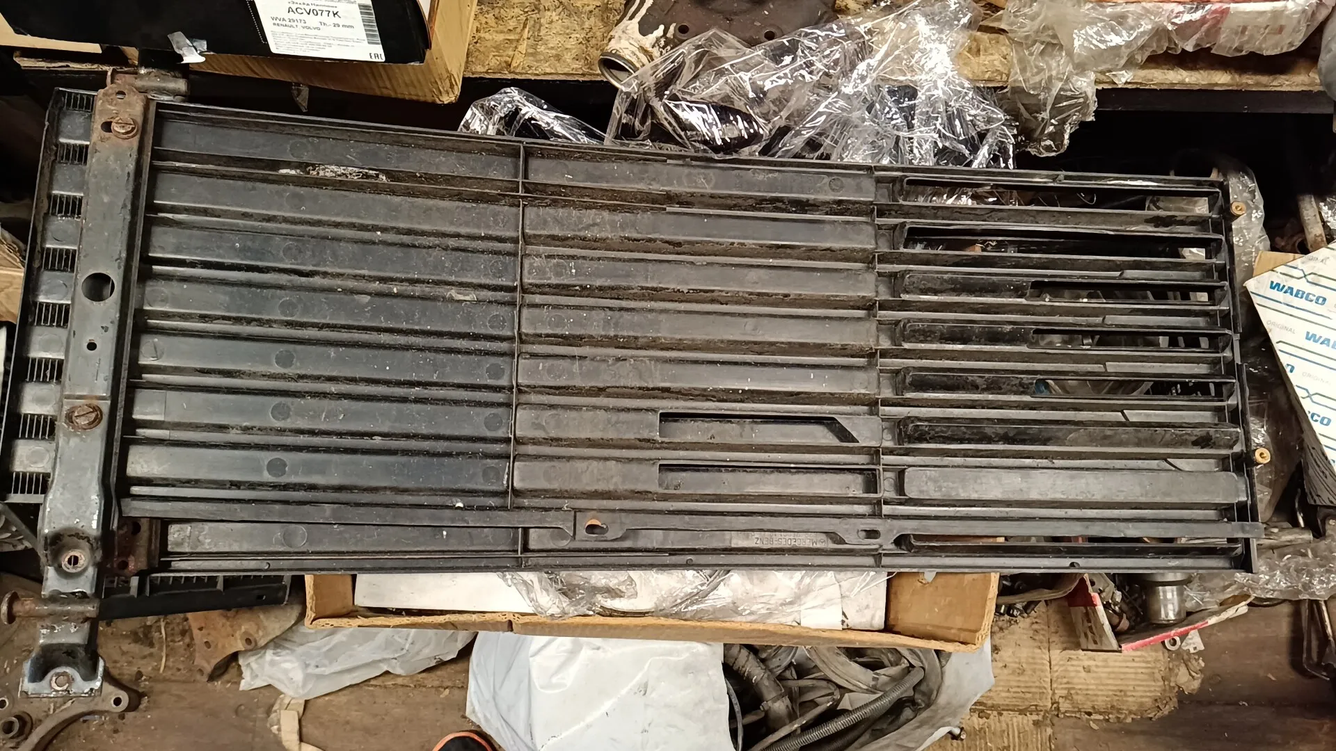 решетка радиатора Mercedes-Benz-814