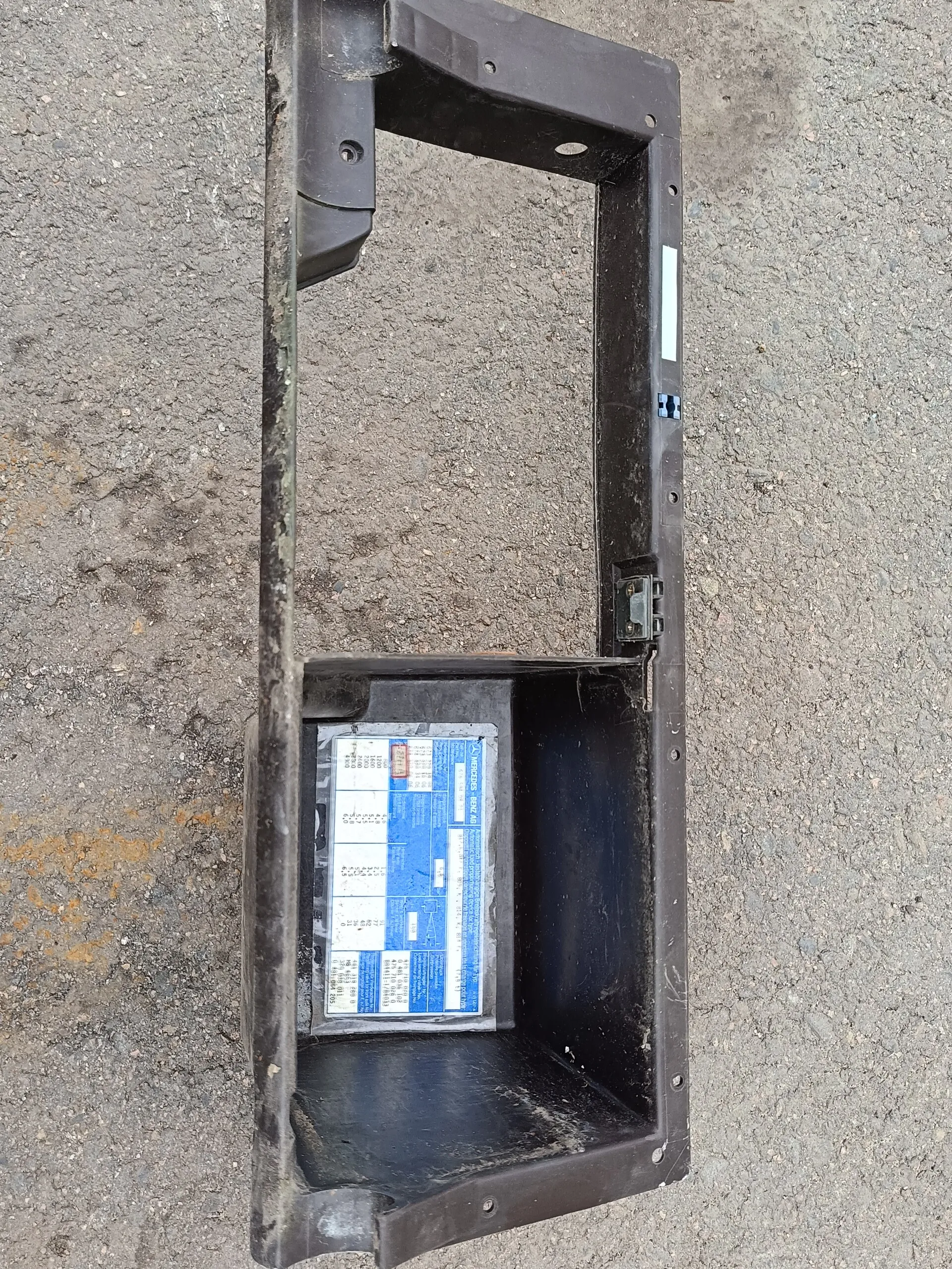 вещевой ящик Мерседес-Бенц-814  A6736890091